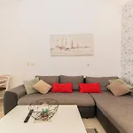 Micic By Belmont Realty 公寓 *