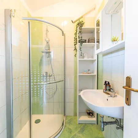 Micic By Belmont Realty Zára