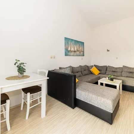 Micic By Belmont Realty Zára