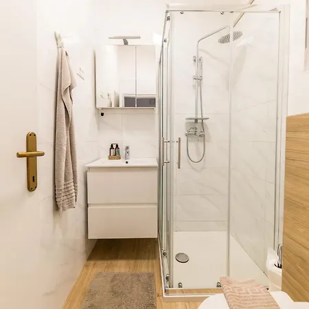 Micic By Belmont Realty Zára