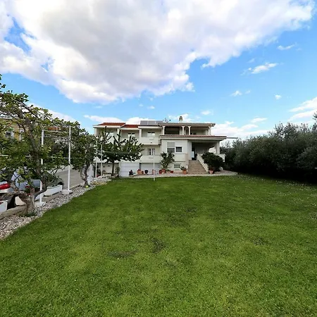 Micic By Belmont Realty Zára
