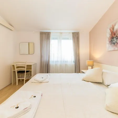 Micic アパート *